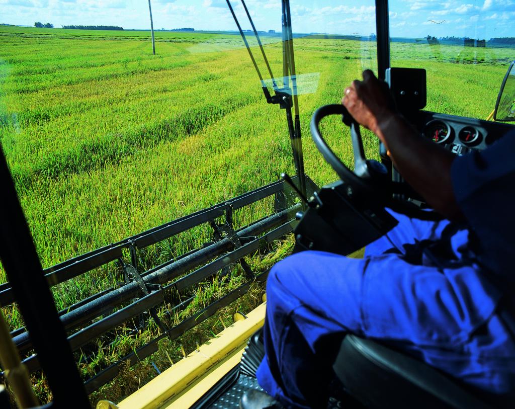 Anfavea  mostra evolução do mercado de máquinas agrícolas e rodoviárias