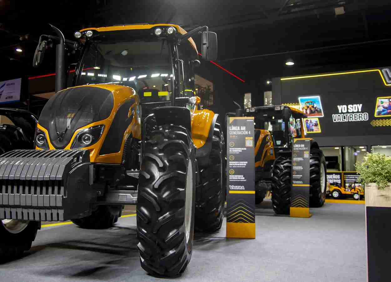 Valtra leva Série A5 e plataforma FarmENGAGE à Rural 2026
