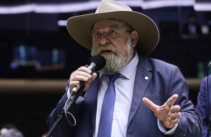 Comissão da Câmara aprova troca do termo "agrotóxico" por "defensivo agrícola"