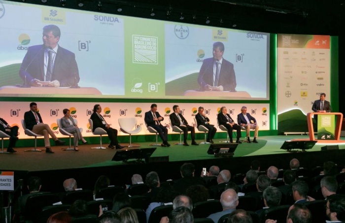 Juros altos desafiam financiamento do agronegócio