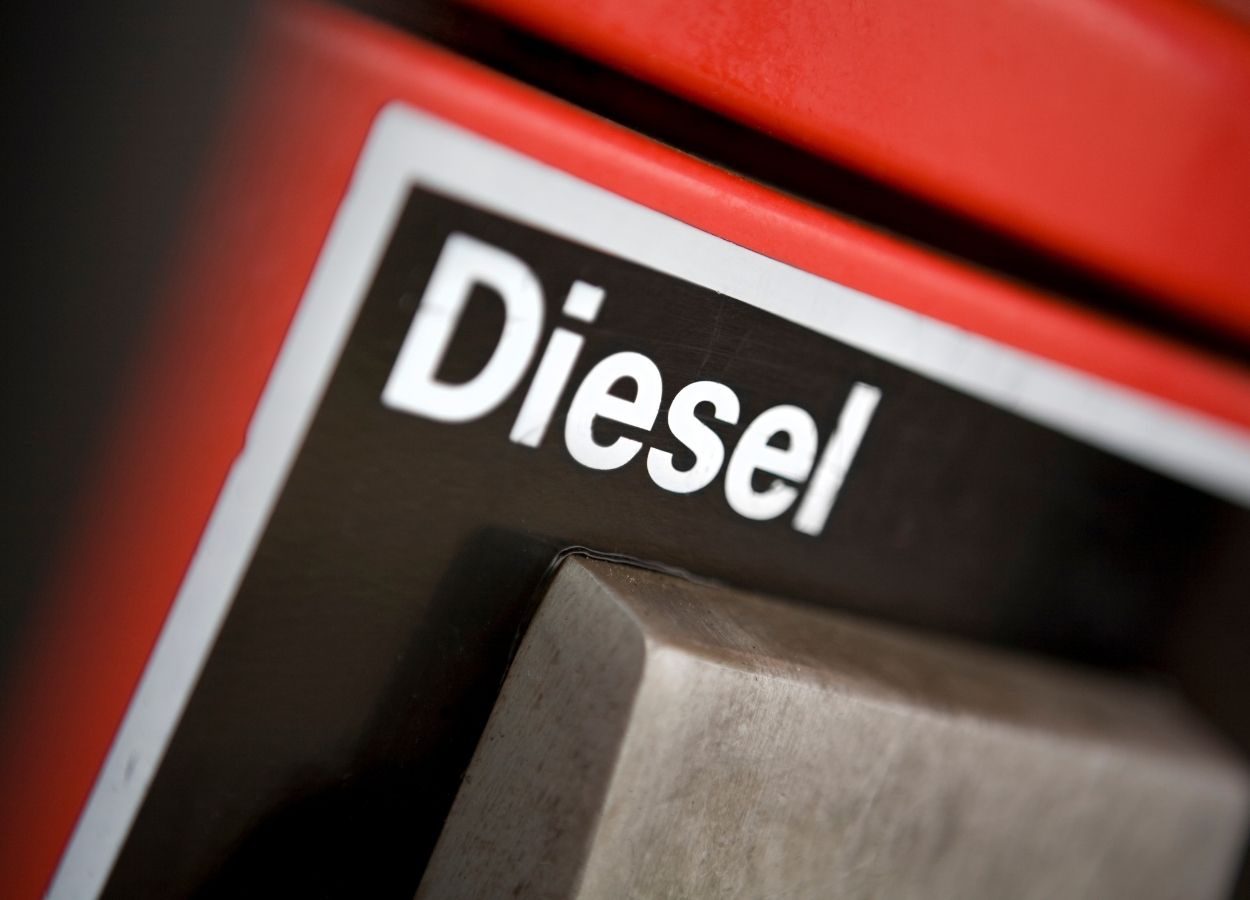 Diesel avança mais de 6% e mantém alta após reajuste