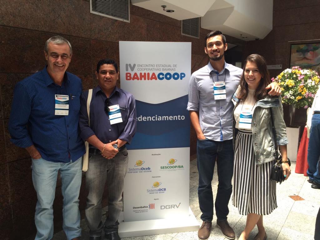 ​Dirigentes e cooperados da Cooperfarms participam do Bahiacoop