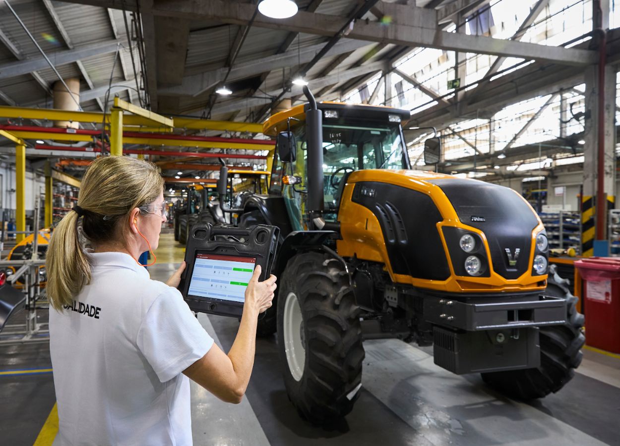 Tecnologia brasileira com IA avança na produção de tratores