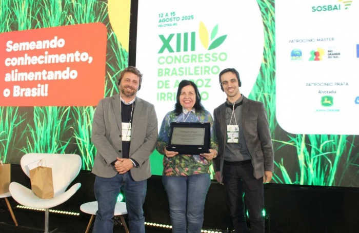 Mariangela Hungria é homenageada no Congresso do Arroz