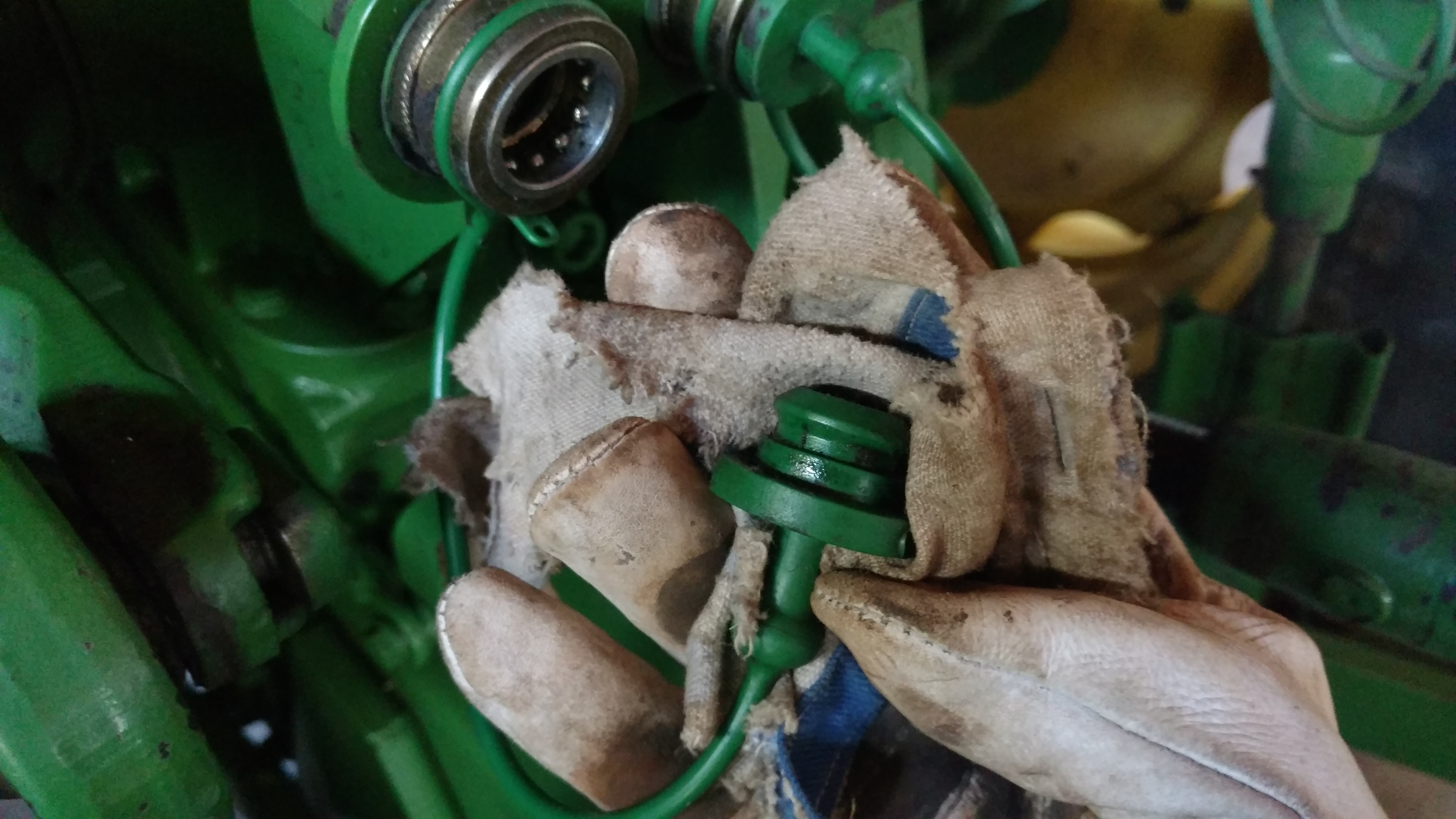 Após o desacoplamento das válvulas, deve-se limpar os terminais e os respectivos tampões e cobrir os conectores para mantê-los limpos e protegidos.