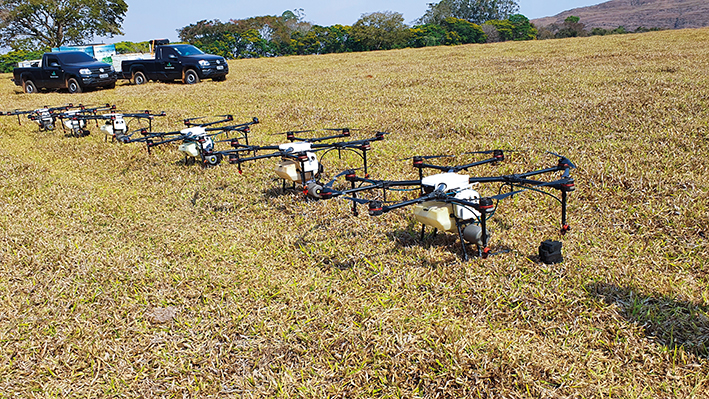 Bateria de drones utilizados nas pulverizações aéreas