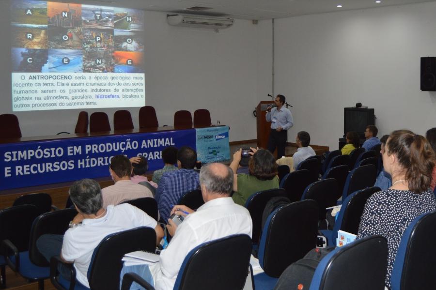 Simpósio discute consumo de água na agropecuária