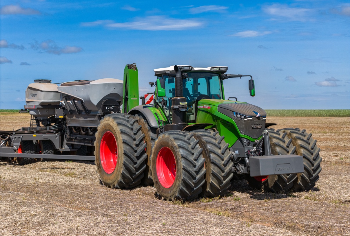 Tratores da Série 1000 Vario Gen4 chegam ao Brasil