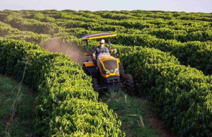 Valtra apresenta soluções em mecanização para a cultura do café