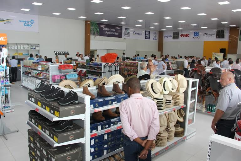 Shopping Rural Coopercitrus chega a Altinópolis, SP, oferecendo diversos produtos para casa e para o campo