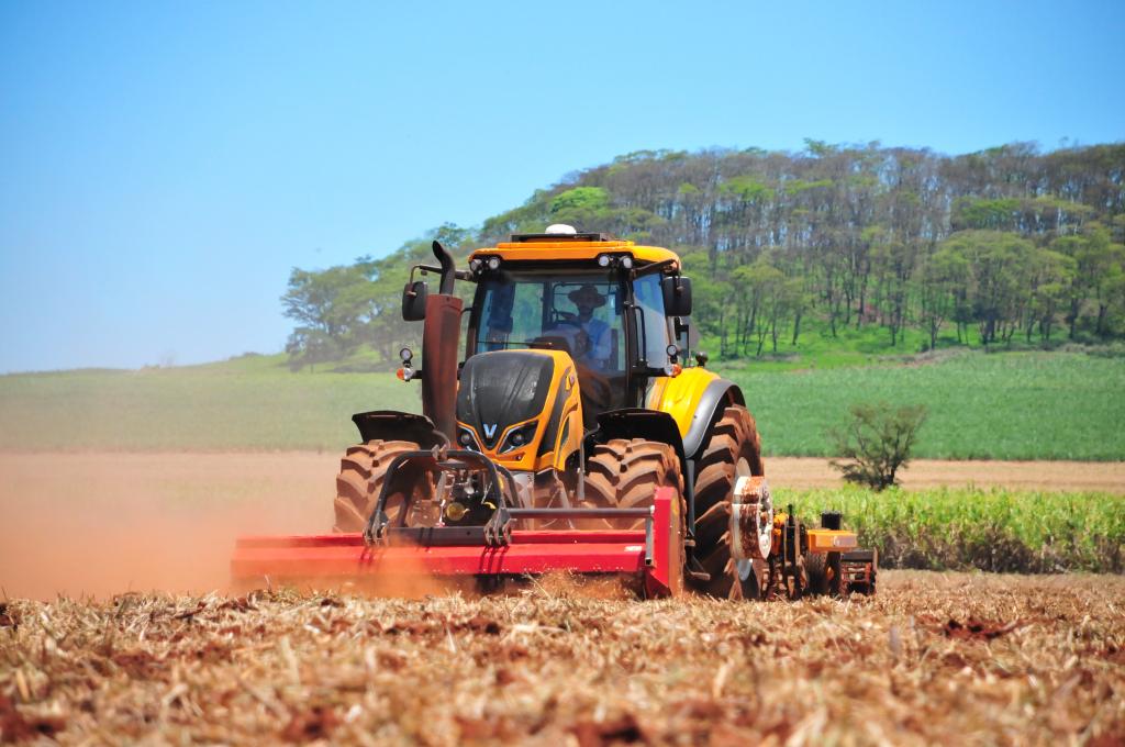 Vendas de máquinas agrícolas e rodoviárias crescem 23,5% no primeiro trimestre