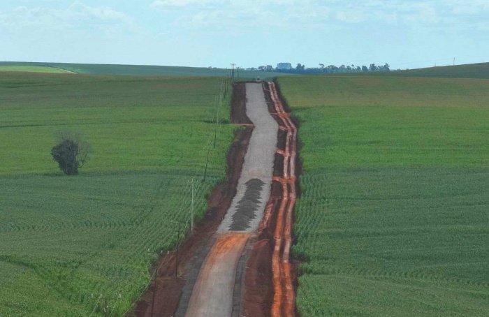 Paraná formaliza R$ 3,5 bilhões em pavimentação rural