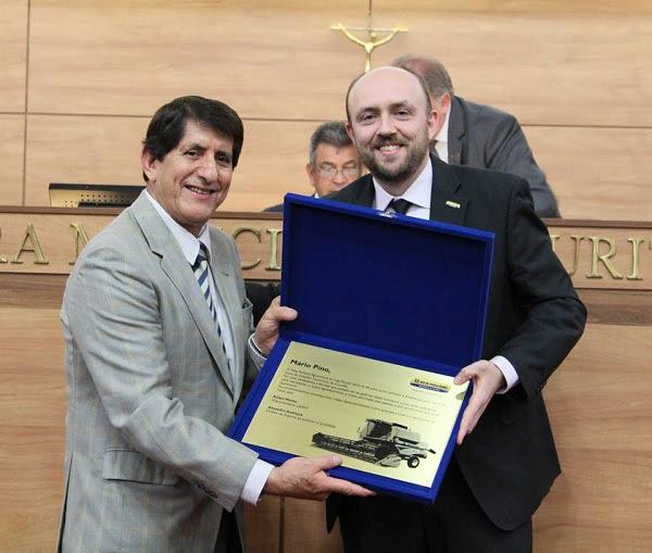 Executivo da New Holland recebe homenagem na Câmara Municipal de Curitiba