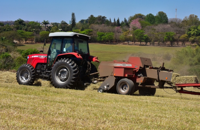Test drive exclusivo enfardadora de fardos pequenos MF 1840, da Massey Ferguson