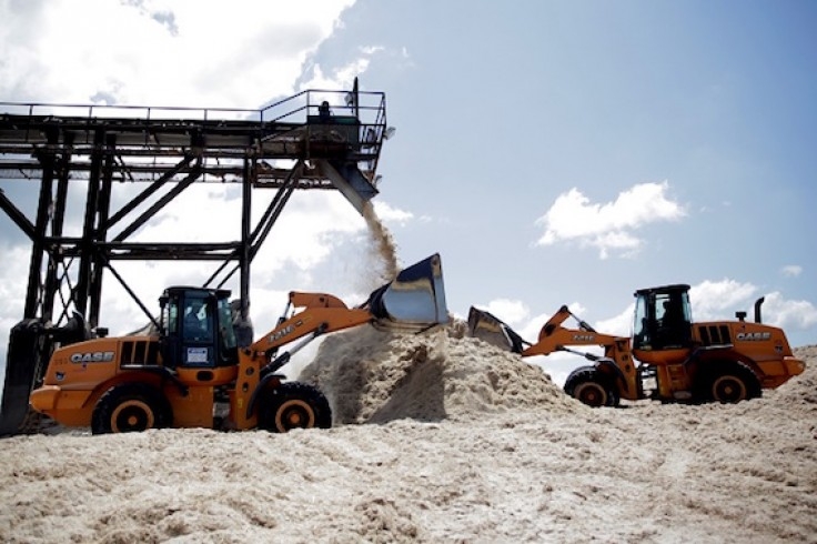 Máquinas de construção elevam a produção no campo