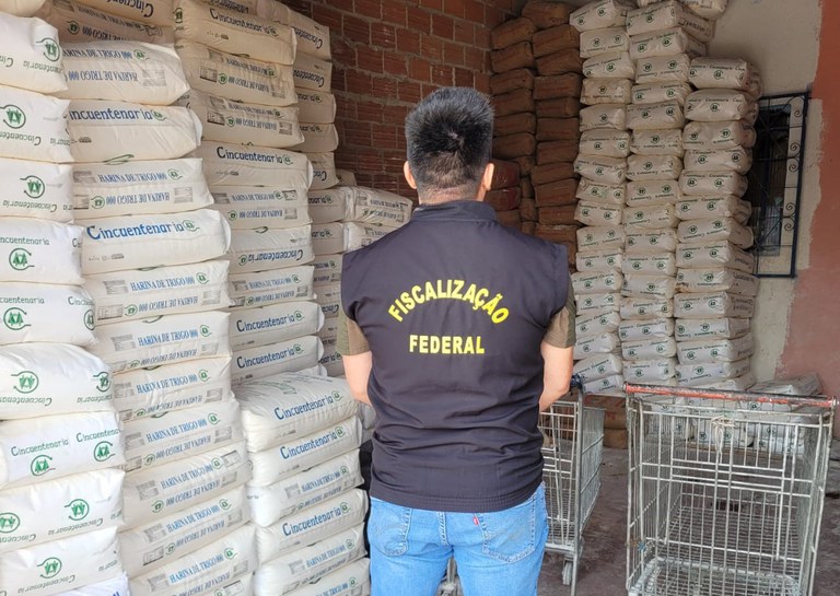 Operação da Polícia Federal apreende 24 toneladas de farinha de trigo contrabandeadas da Argentina