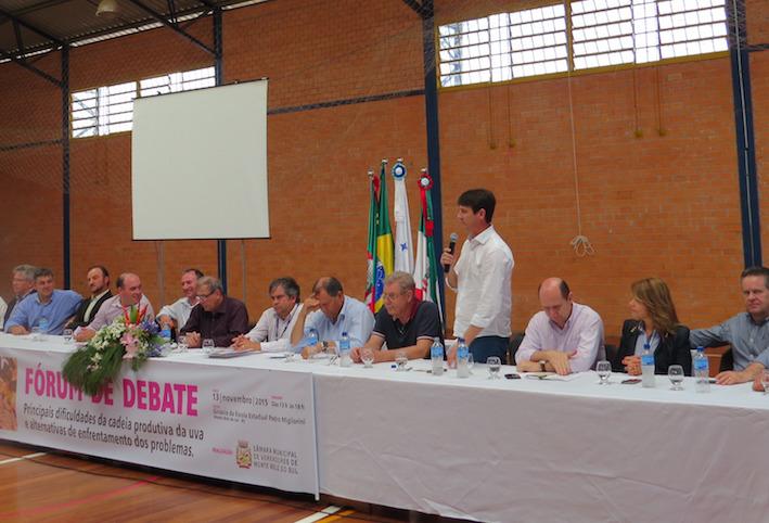 Dificuldades da cadeia produtiva da uva e alternativas são debatidas em Fórum na Serra