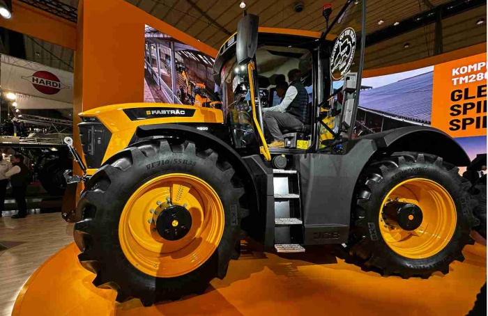 JCB divulga linha de tratores Fastrac 6000 na Agritechnica