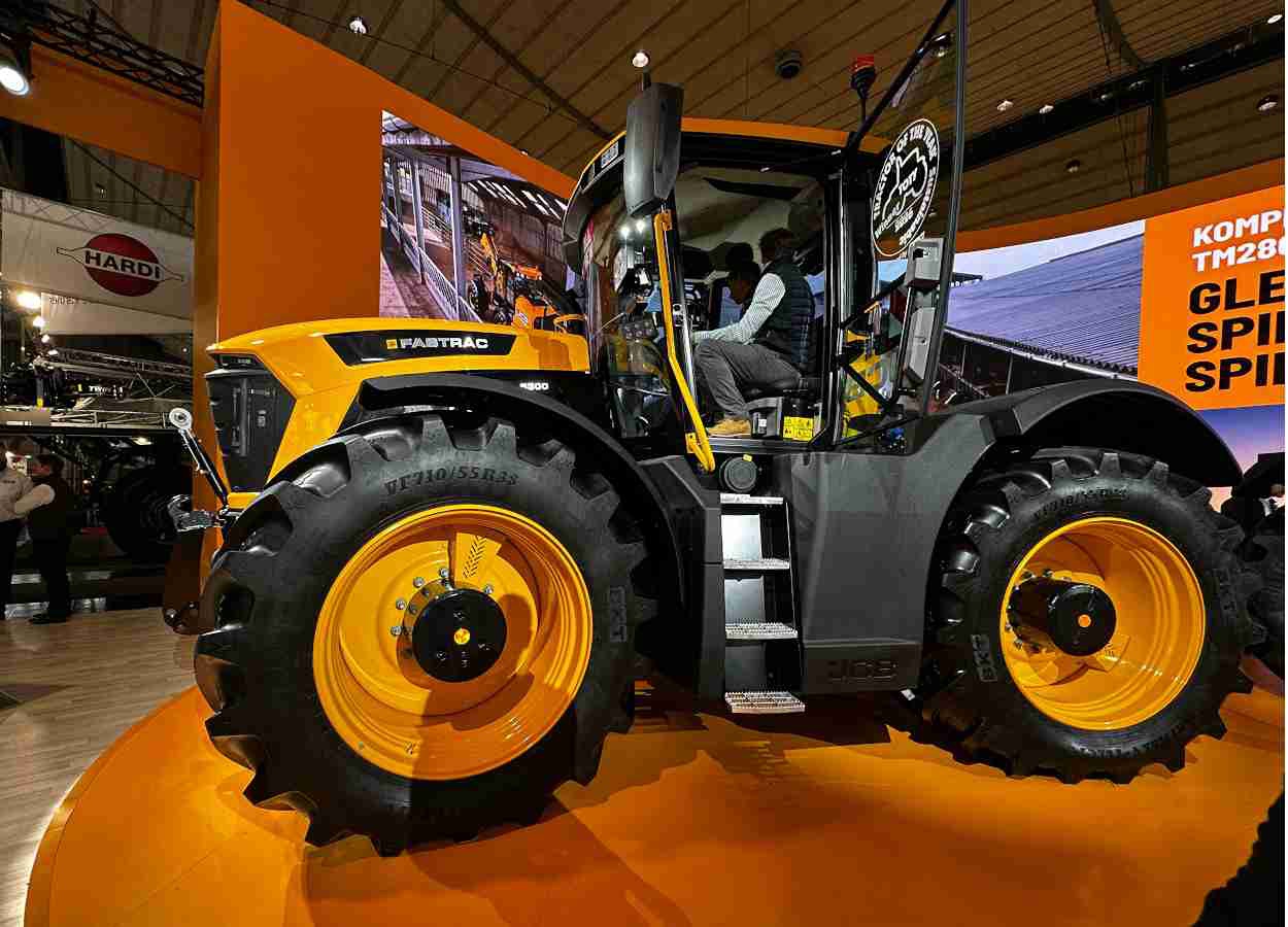 JCB divulga linha de tratores Fastrac 6000 na Agritechnica