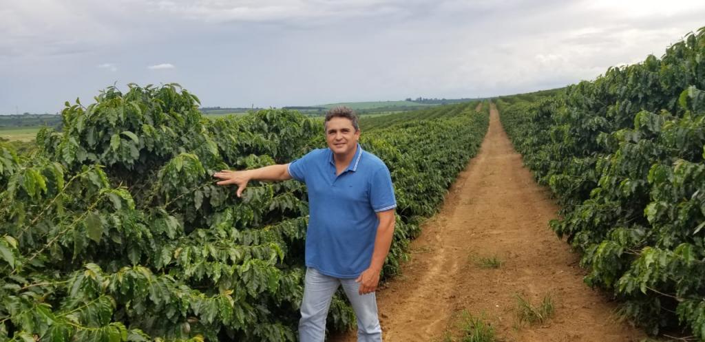 Produtor de MG aumentou produção de café com sistema de irrigação por gotejamento