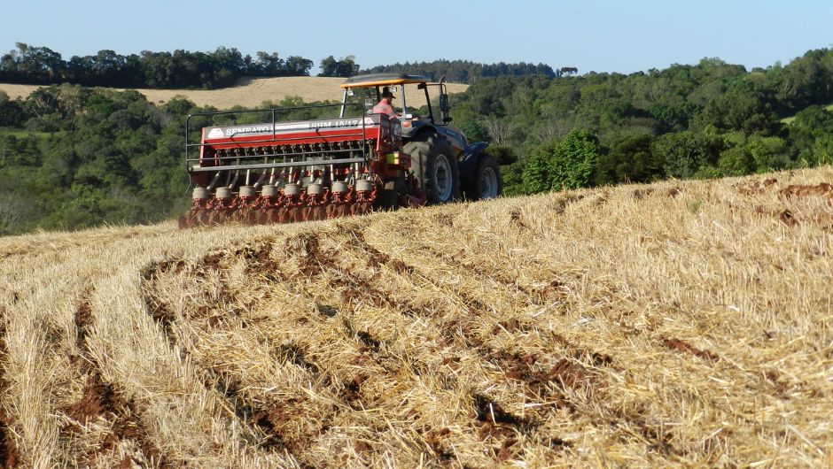 Semeadura da soja em plantio direto; foto: Luiz Magnante