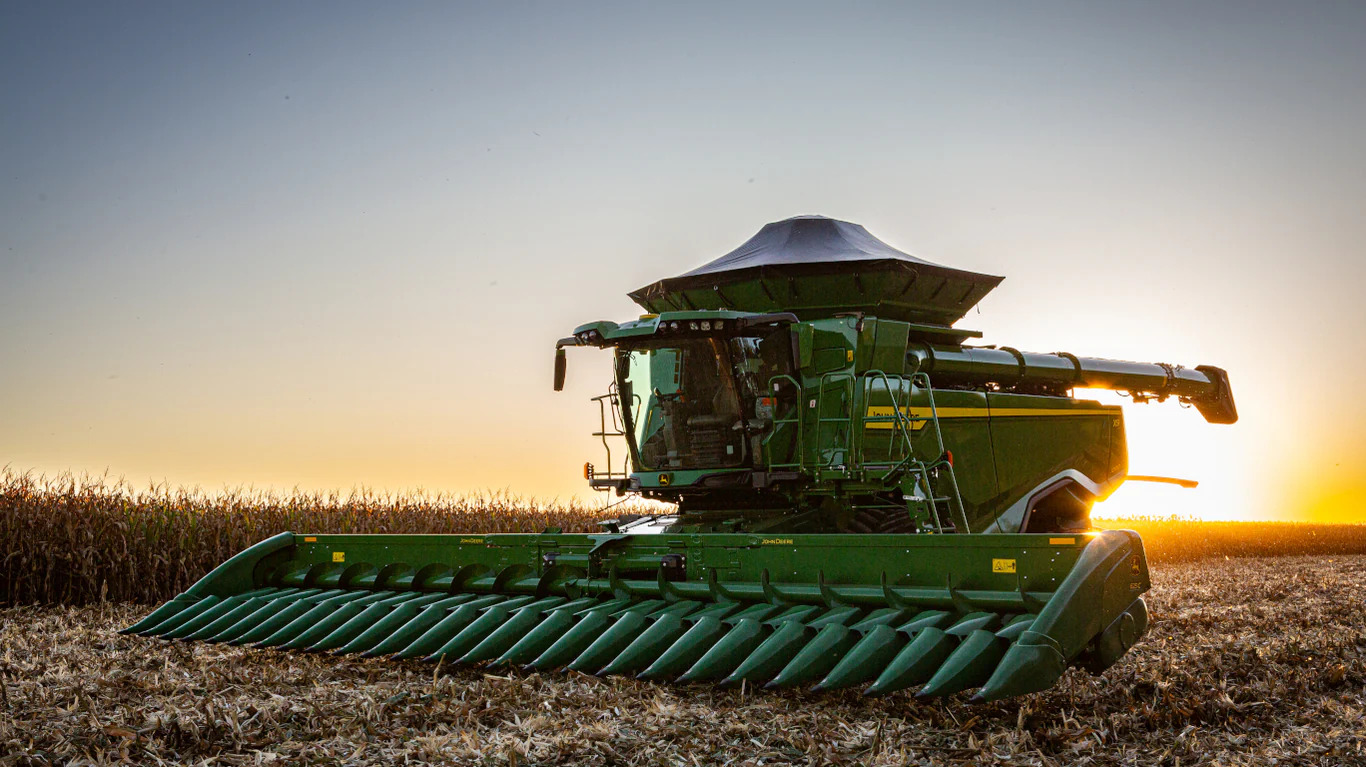 John Deere presents X9 harvester at Agrishow 2024 - Revista Cultivar