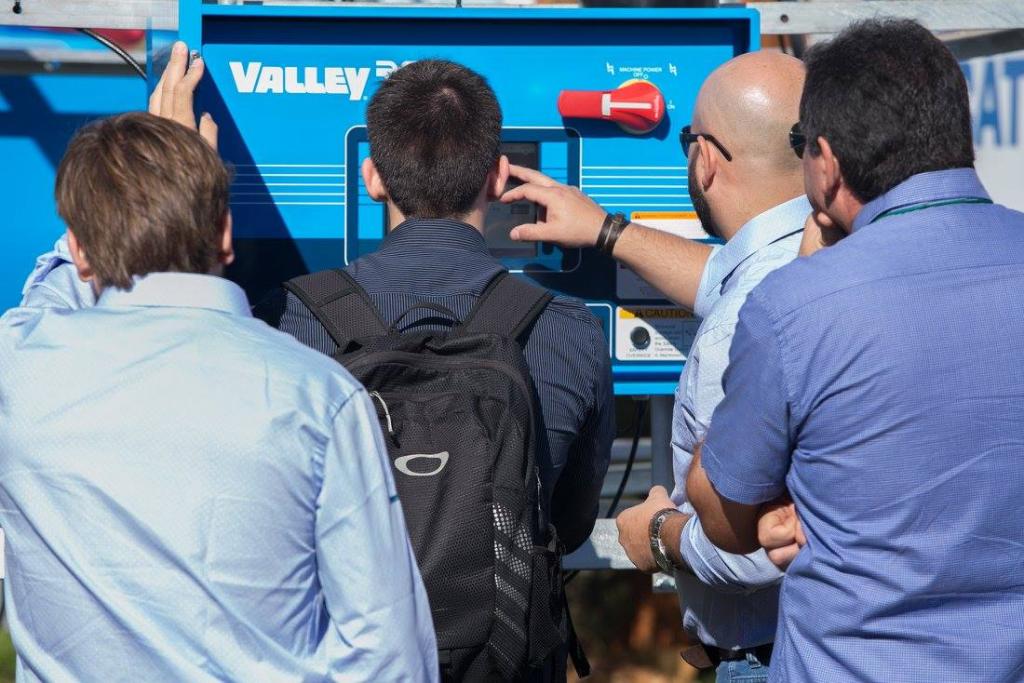 ESPECIAL AGRISHOW: Valley lança primeiro painel inteligente para pivôs centrais do mercado