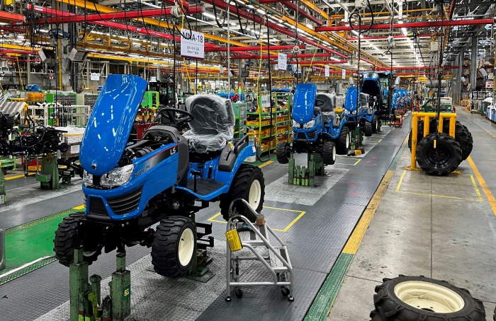 Comitiva brasileira visita fábrica da LS Tractor na Coreia do Sul