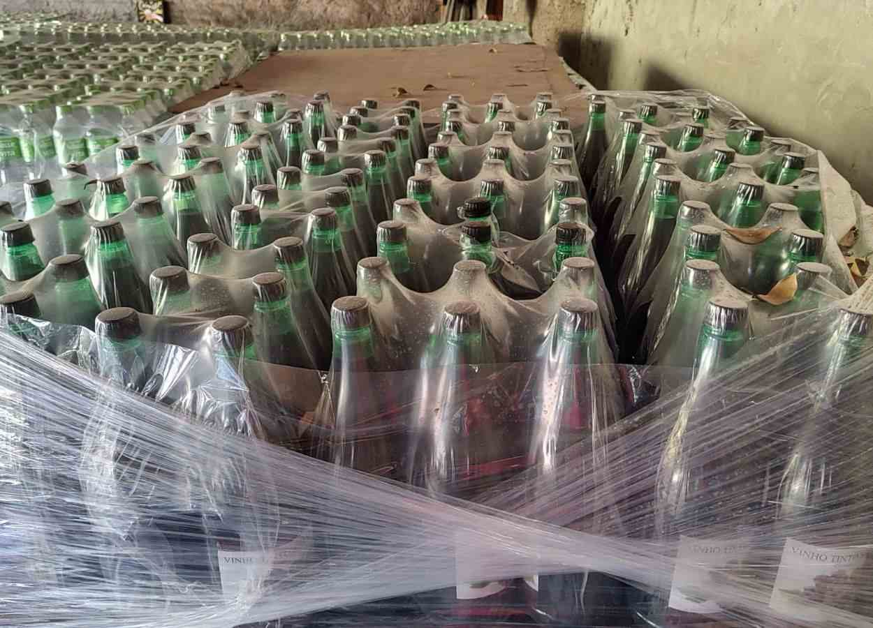 Mais de 4 mil garrafas de vinho irregular são apreendidas no RS