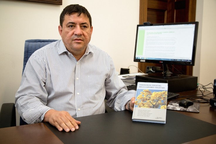 Vice-diretor da Esalq participa de autoria de livro sobre fisiologia vegetal