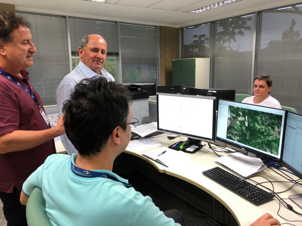 Presidente da Abapa visita centro de pesquisa para conhecer estudos sobre preservação do cerrado