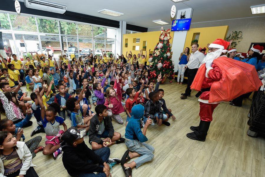 New Holland Construction promove Natal Solidário na fábrica de Contagem, MG