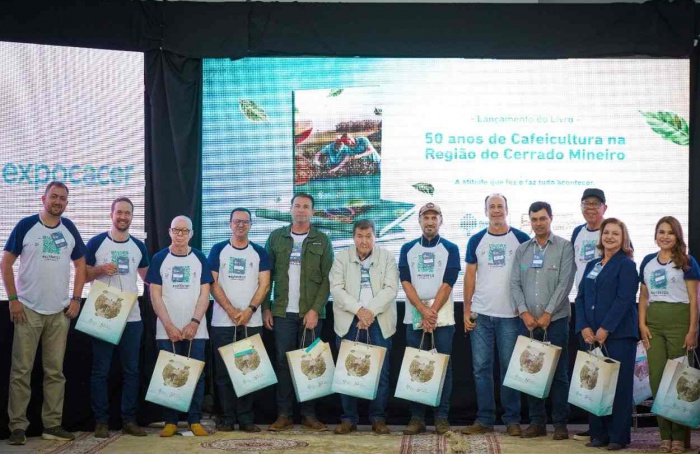 Livro registra trajetória de 50 anos da cafeicultura na Região do Cerrado Mineiro