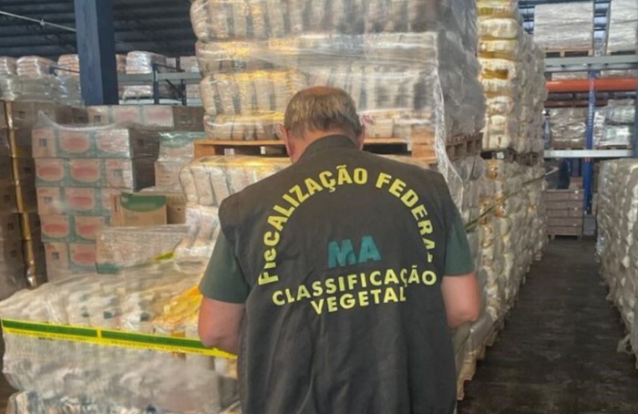 Fiscais apreendem 18,7 toneladas de arroz com tipo irregular