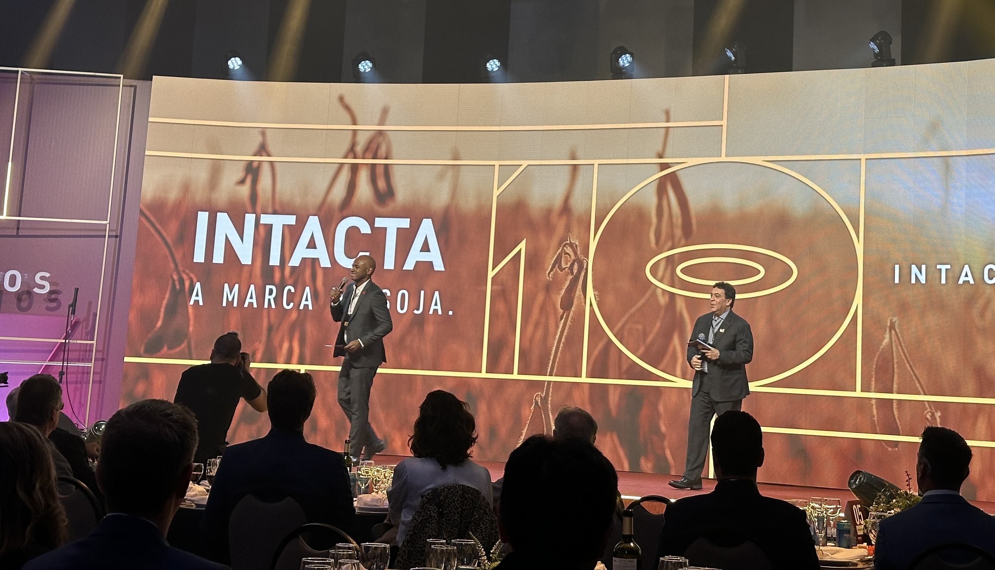 Maurício Rodrigues, presidente da Bayer Crop Science para América Latina, e Márcio Santos, CEO da Bayer no Brasil