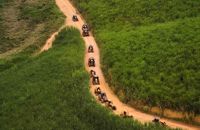 Valtra reúne gerações de tratores em expedição na Bahia
