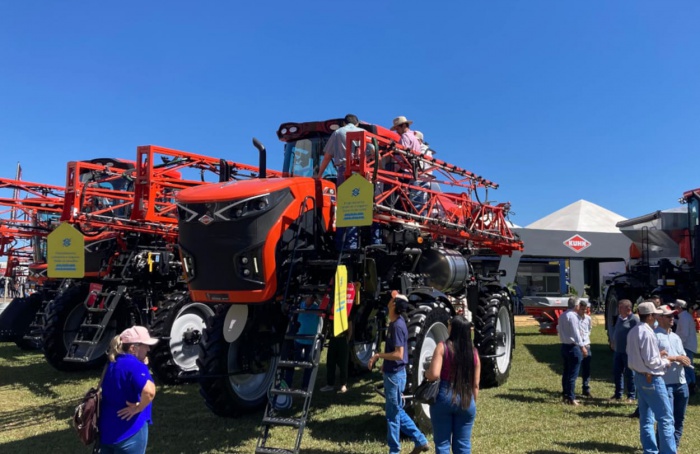Kuhn do Brasil marca presença na AgroBrasília 2025
