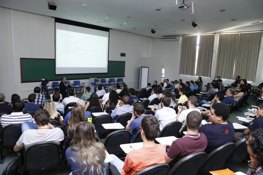 Primeira edição da ESALQSHOW se apresenta como um farol para a agricultura do futuro