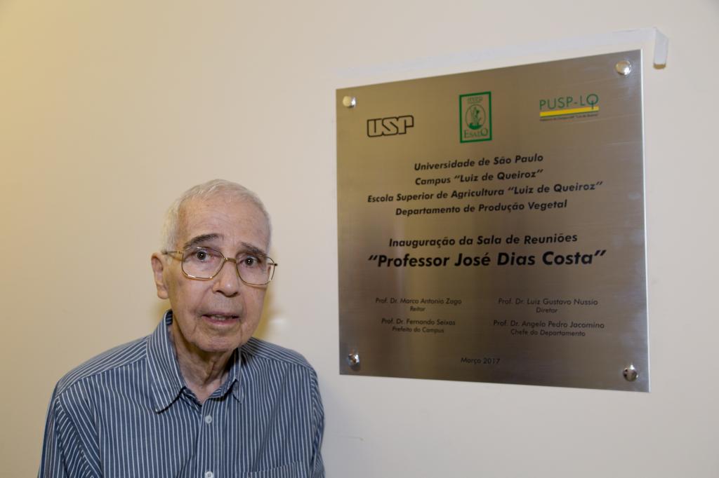 ​ESALQ presta homenagem a docente da área de cafeicultura