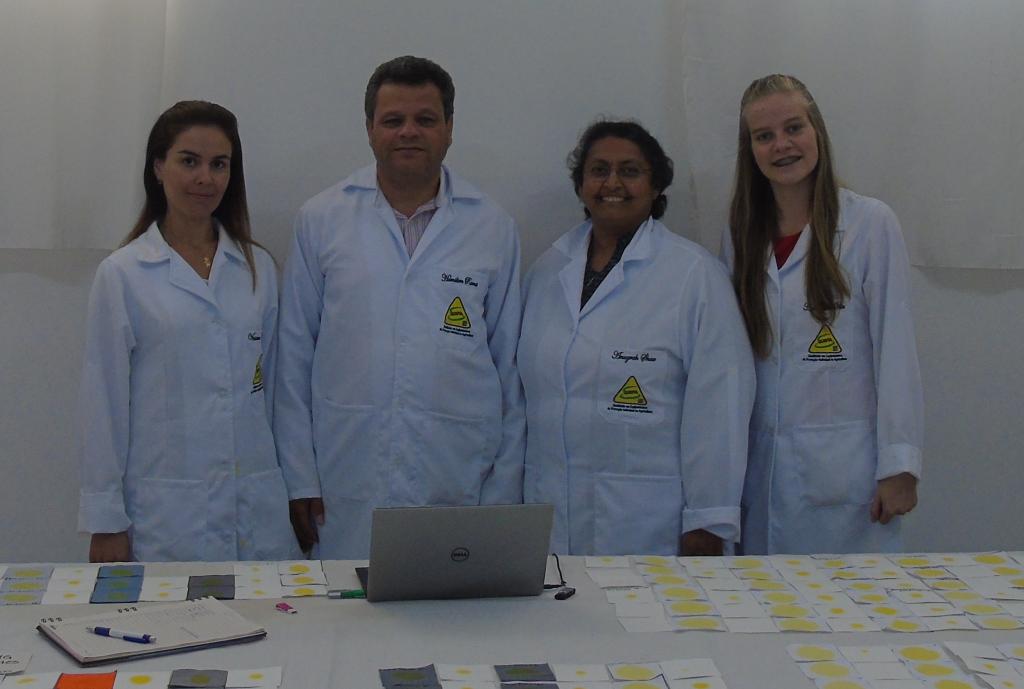 ​Cientista dos EUA e IAC/QUEPIA revisam certificação de qualidade para vestimentas de proteção