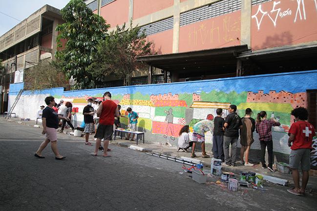 ​Projeto que leva o campo à cidade une estudantes e grafiteiros em São Paulo