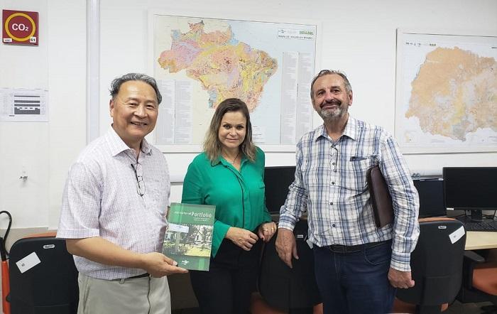 Visita de professor chinês abre perspectivas de parcerias para a Embrapa