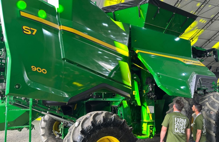 John Deere lança colhedoras Série S7 com tecnologia preditiva
