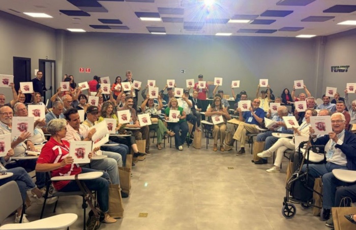 Massey Ferguson lança livro com memórias de ex-colaboradores