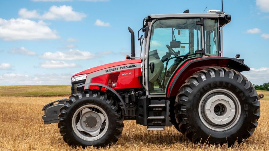 Trator MF 5M