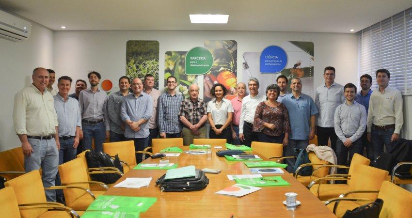 Fundecitrus sedia reunião para discutir atualização da legislação do greening