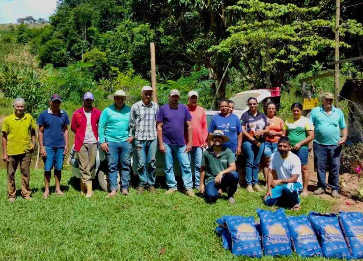 Agricultores de Minas Gerais começam a colher feijão de sementes doadas pelo Estado
