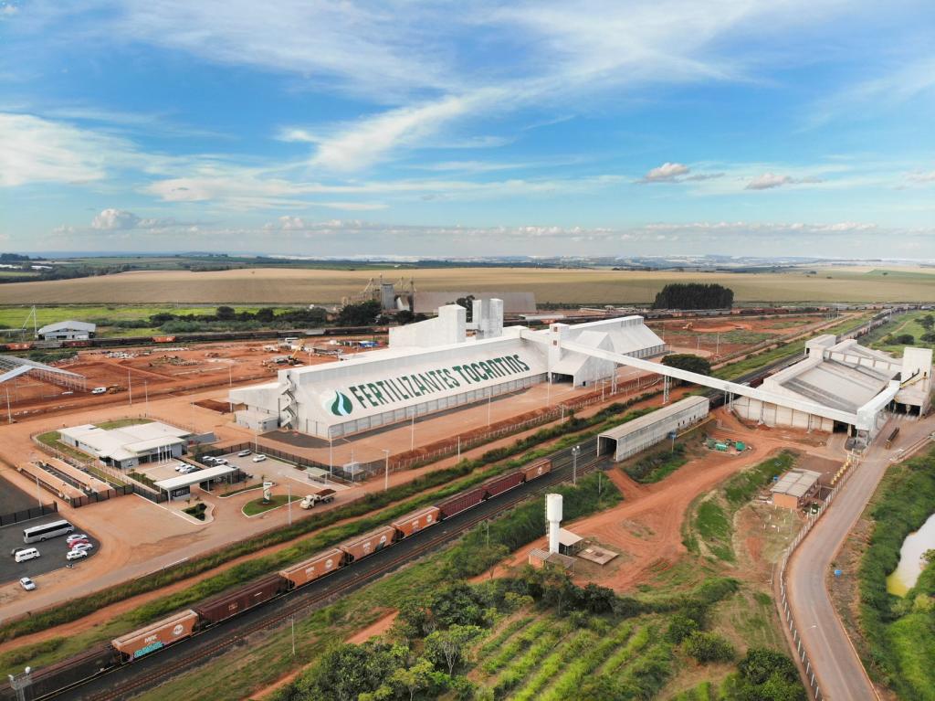 Parceria entre VLI e Fertilizantes Tocantins amplia volume de fertilizante na ferrovia
