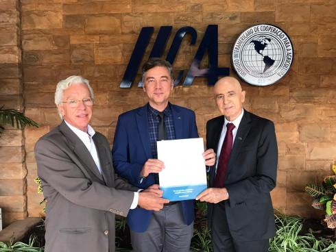 IICA e CNC firmam acordo de cooperação técnica