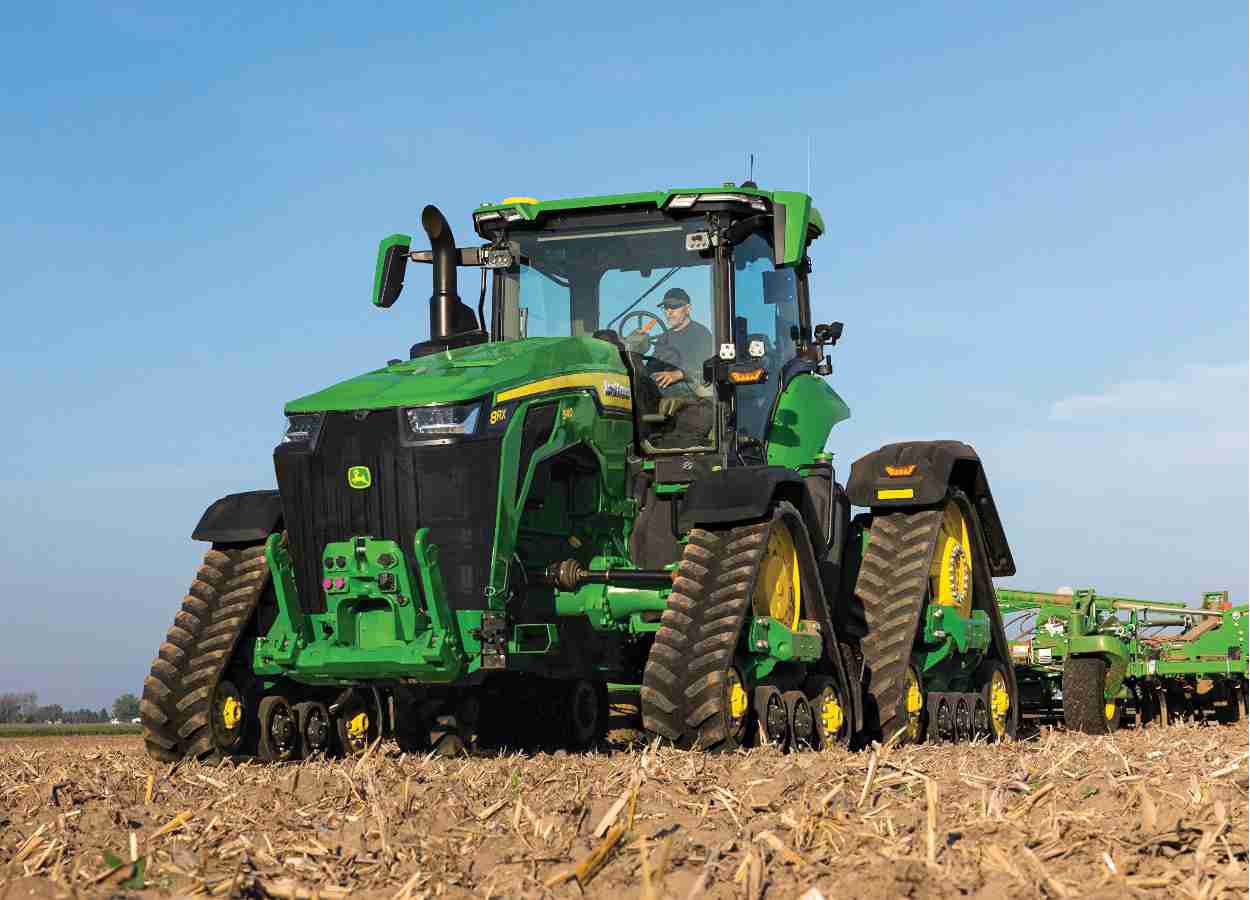 John Deere apresenta novos tratores 8R e 8RX com até 540 cv